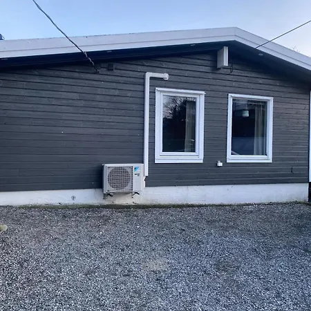 Leilighet Furnished Outhouse